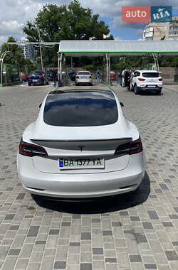 Седан Tesla Model 3 2020 в 