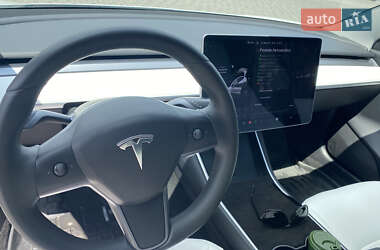 Седан Tesla Model 3 2020 в 