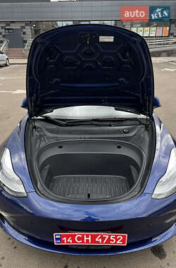 Седан Tesla Model 3 2022 в 