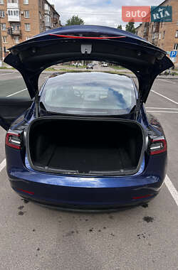 Седан Tesla Model 3 2022 в 
