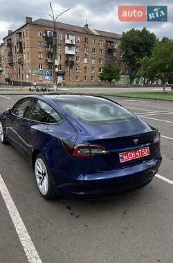 Седан Tesla Model 3 2022 в 