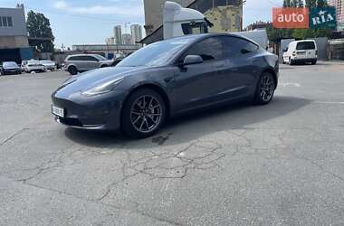 Седан Tesla Model 3 2023 в 