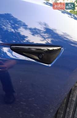 Седан Tesla Model 3 2020 в 