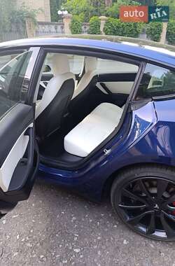 Седан Tesla Model 3 2020 в 
