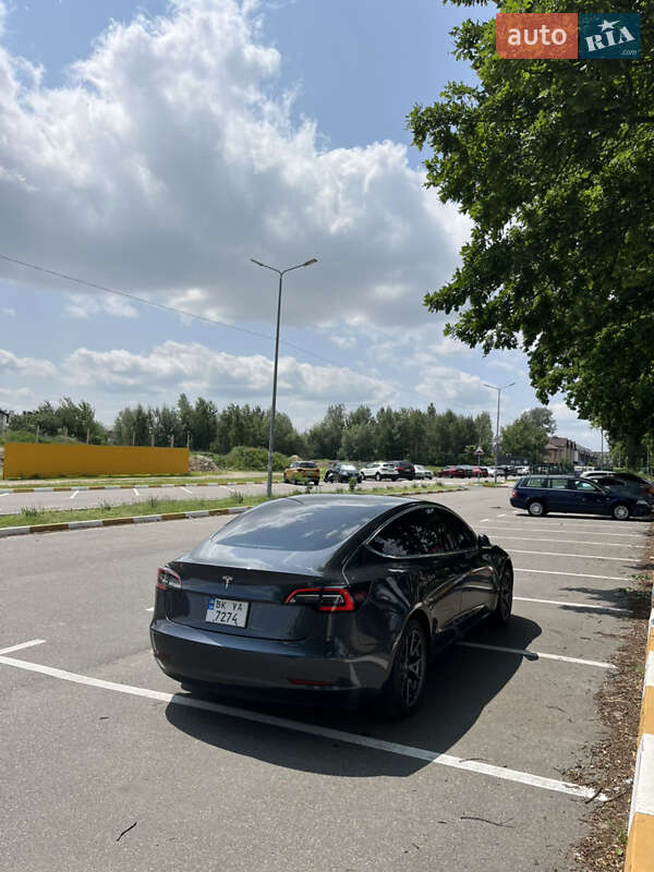 Седан Tesla Model 3 2018 в Киеве