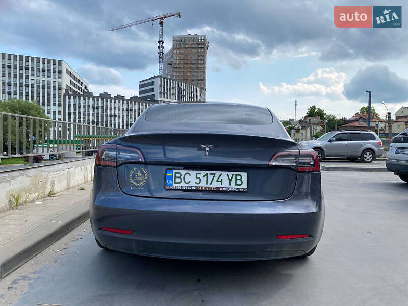Седан Tesla Model 3 2020 в Львове