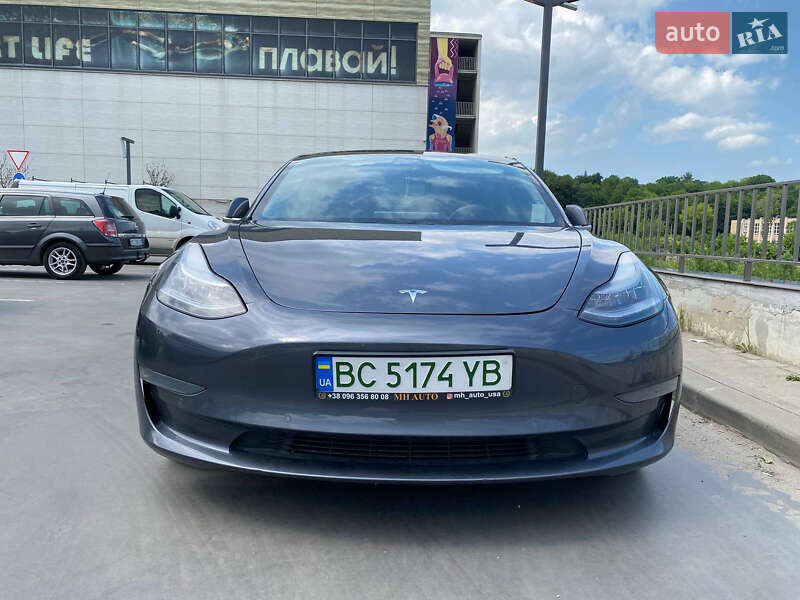 Седан Tesla Model 3 2020 в Львове