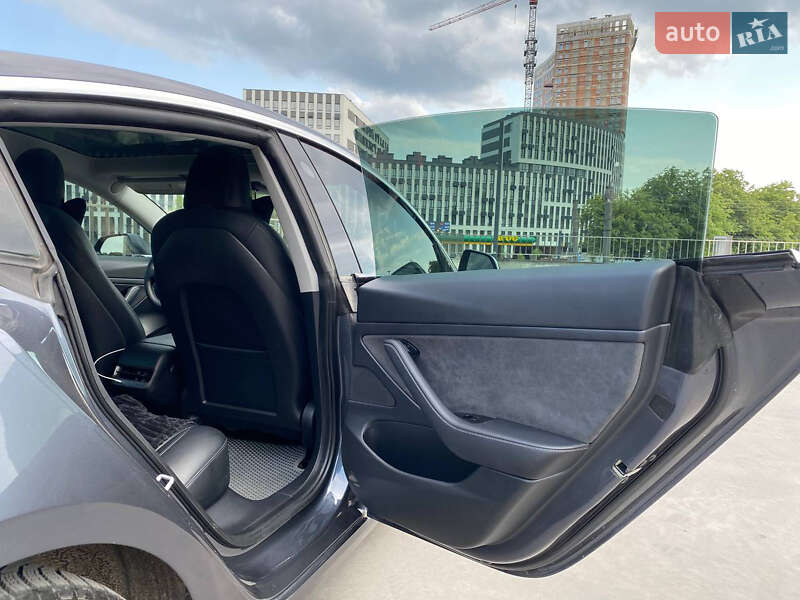 Седан Tesla Model 3 2020 в Львове
