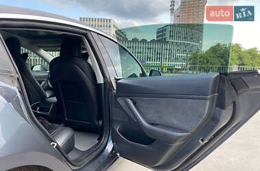 Седан Tesla Model 3 2020 в 