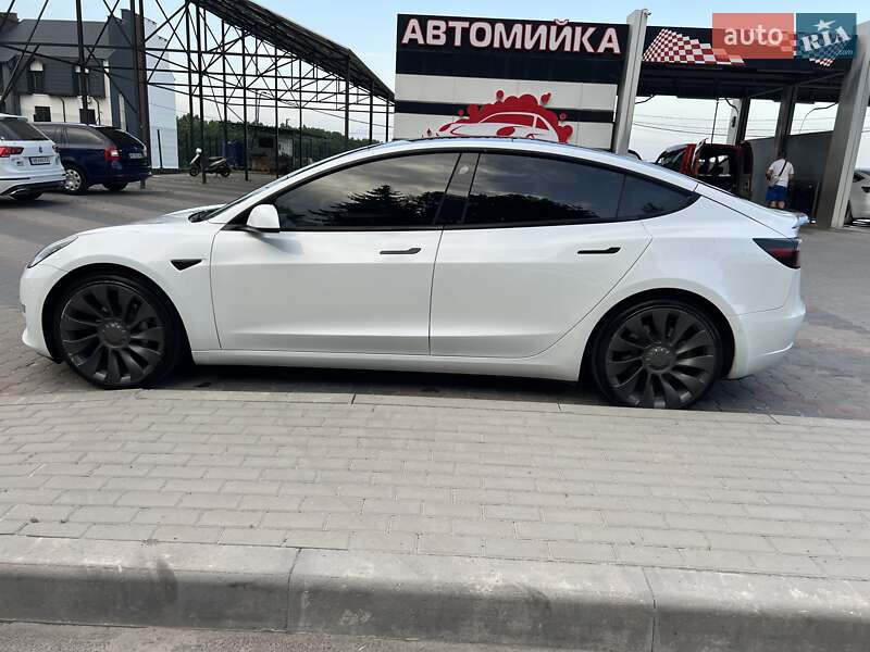 Седан Tesla Model 3 2021 в Виннице