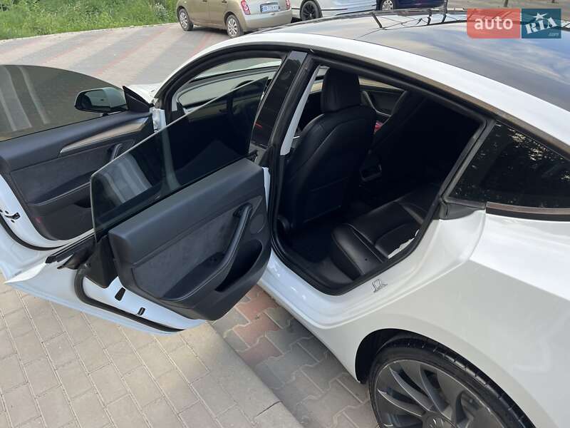 Седан Tesla Model 3 2021 в Виннице