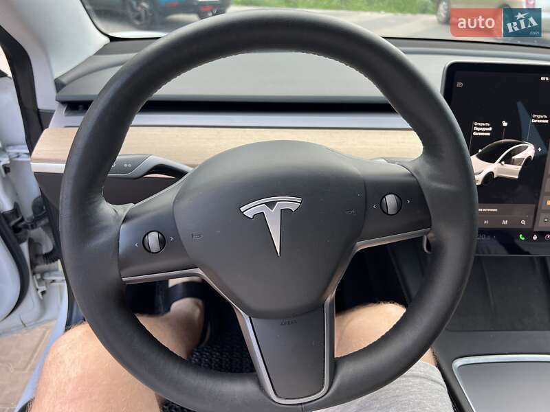 Седан Tesla Model 3 2021 в Виннице