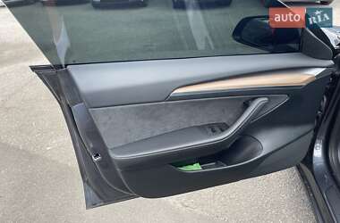 Седан Tesla Model 3 2023 в 