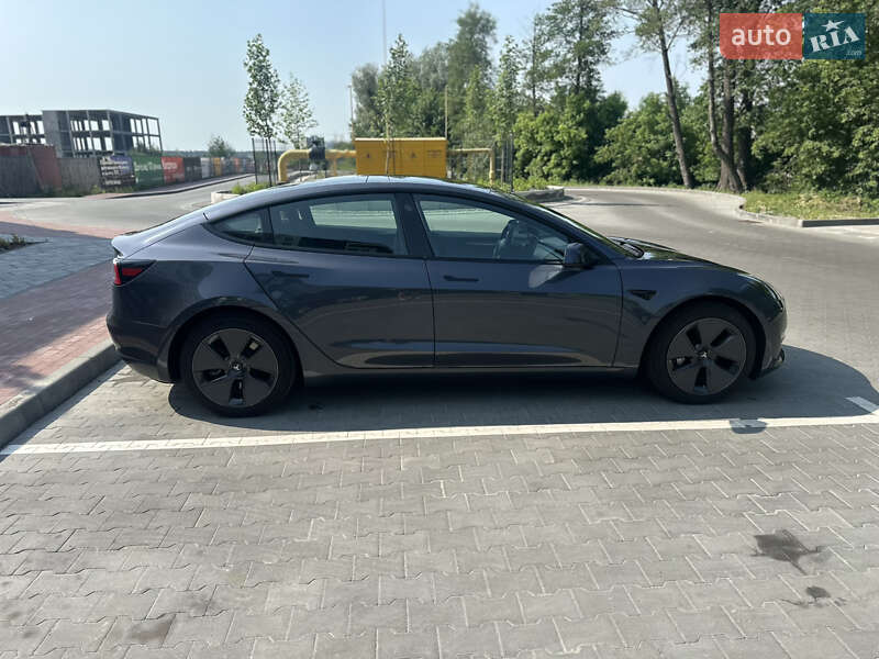 Седан Tesla Model 3 2023 в Ірпені