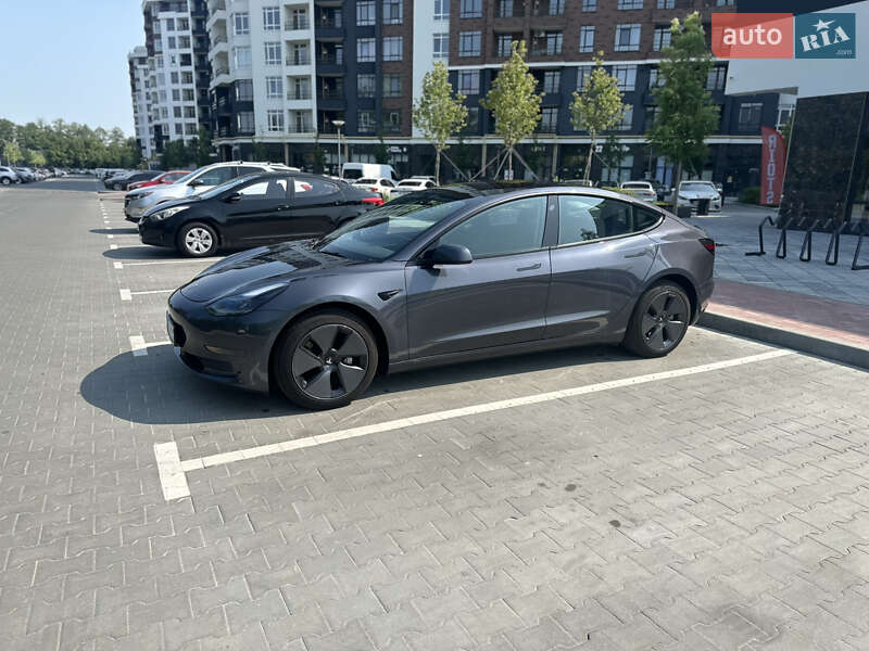Седан Tesla Model 3 2023 в Ірпені