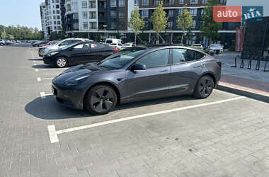 Седан Tesla Model 3 2023 в 