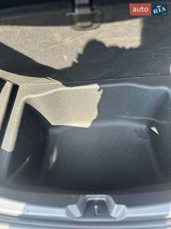 Седан Tesla Model 3 2023 в Ірпені