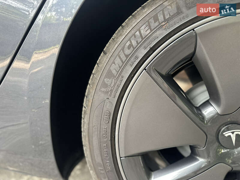 Седан Tesla Model 3 2023 в Ірпені
