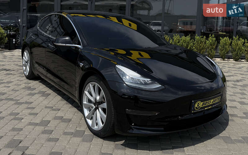 Седан Tesla Model 3 2020 в 