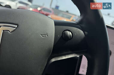 Седан Tesla Model 3 2020 в 