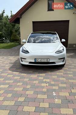 Седан Tesla Model 3 2023 в 