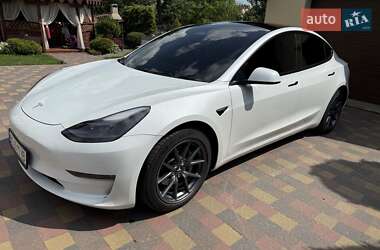 Седан Tesla Model 3 2023 в 