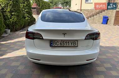 Седан Tesla Model 3 2023 в 