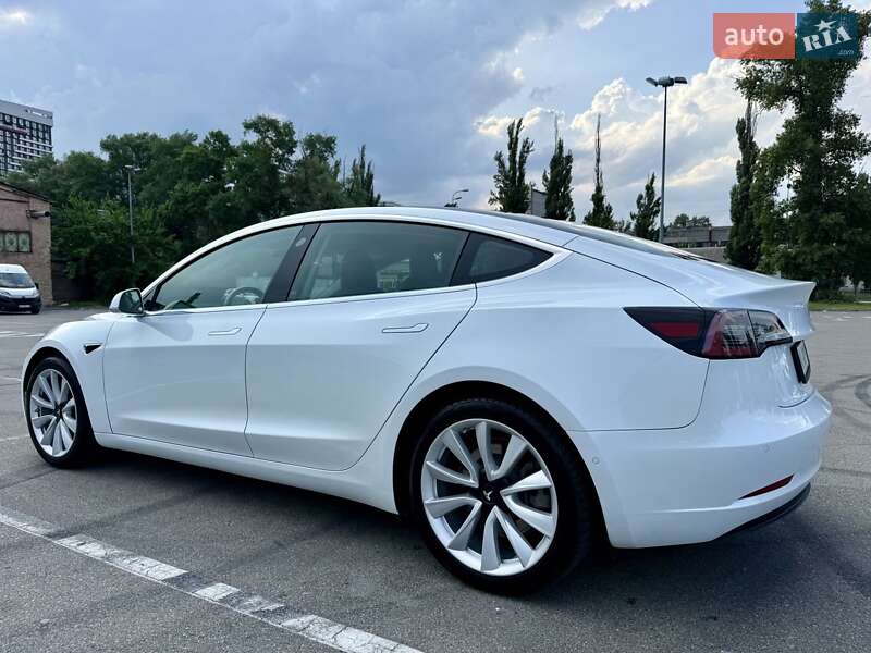 Седан Tesla Model 3 2020 в Киеве