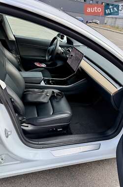 Седан Tesla Model 3 2020 в 