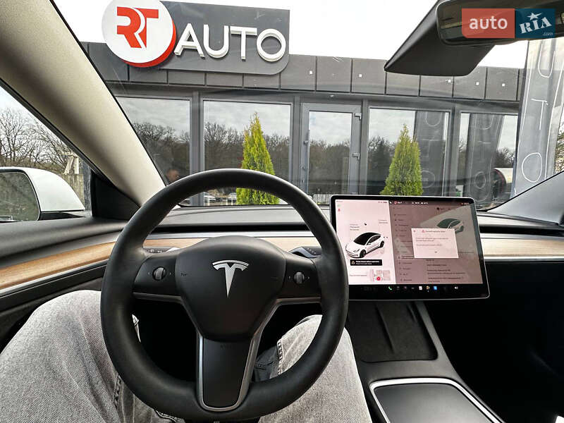 Седан Tesla Model 3 2022 в Львове