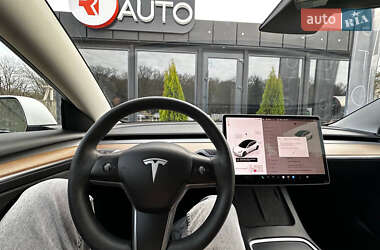 Седан Tesla Model 3 2022 в 