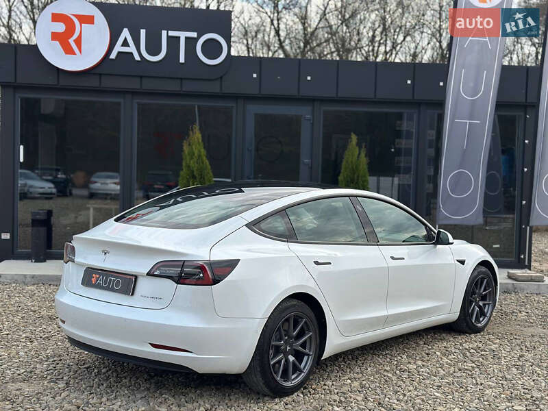 Седан Tesla Model 3 2022 в Львове