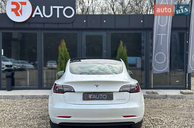 Седан Tesla Model 3 2022 в 