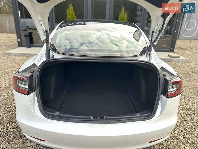 Седан Tesla Model 3 2022 в Львове