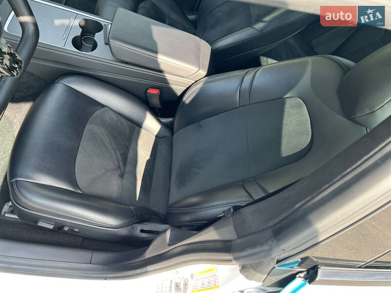 Седан Tesla Model 3 2019 в Києві