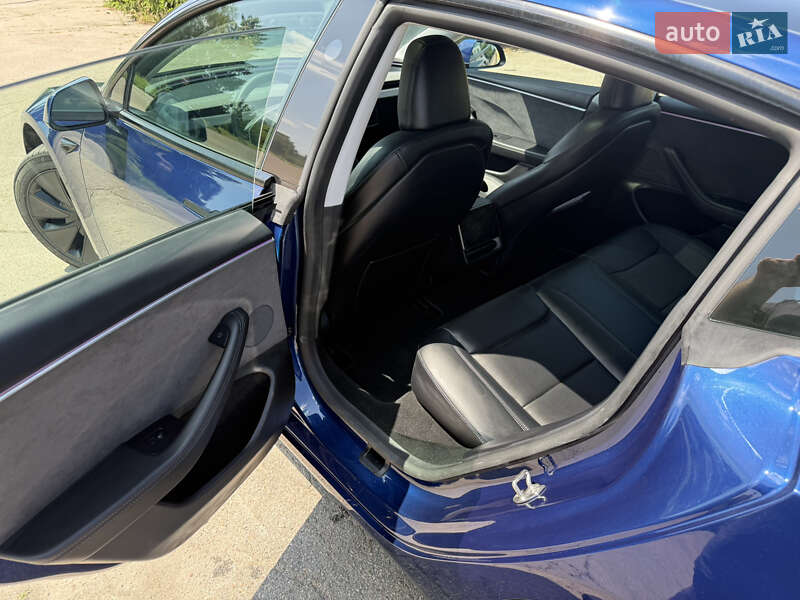 Седан Tesla Model 3 2024 в Кропивницькому