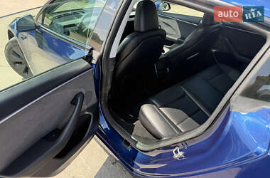 Седан Tesla Model 3 2024 в 