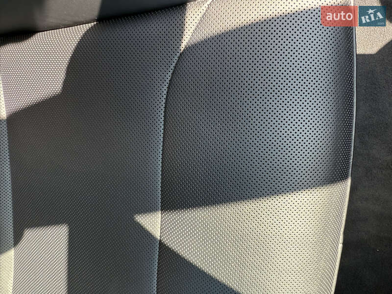 Седан Tesla Model 3 2024 в Кропивницькому