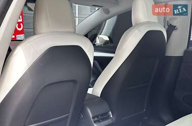 Седан Tesla Model 3 2021 в 