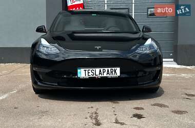 Седан Tesla Model 3 2021 в 