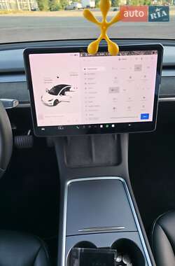 Седан Tesla Model 3 2019 в 