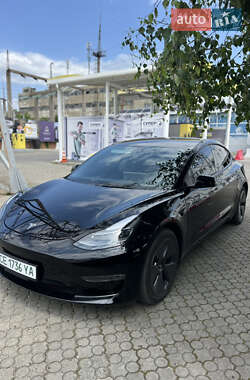 Седан Tesla Model 3 2023 в 