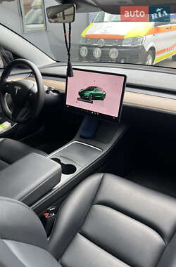 Седан Tesla Model 3 2023 в 