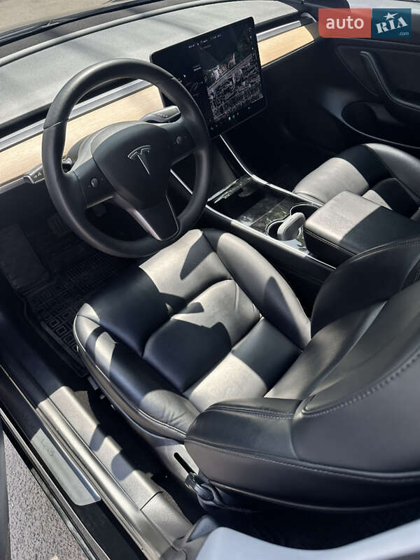 Седан Tesla Model 3 2020 в Дніпрі