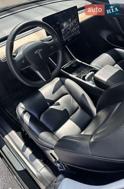 Седан Tesla Model 3 2020 в 