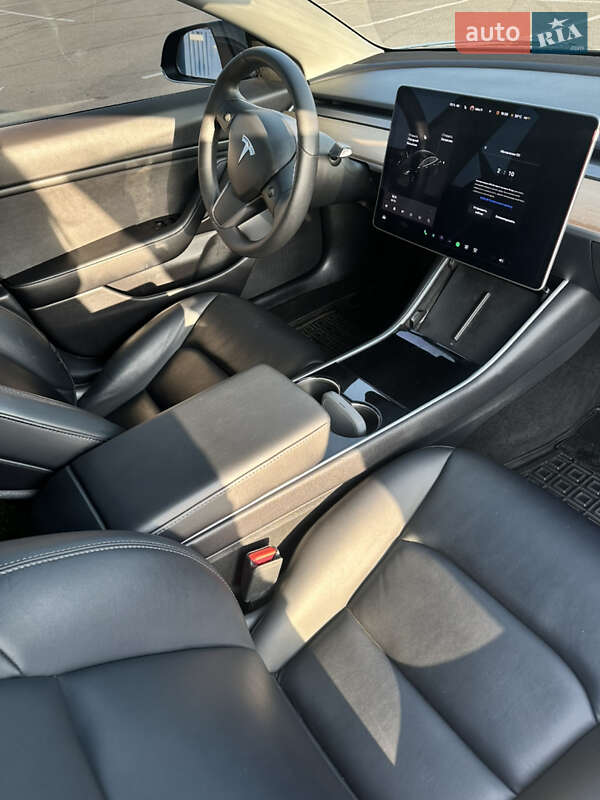Седан Tesla Model 3 2020 в Дніпрі
