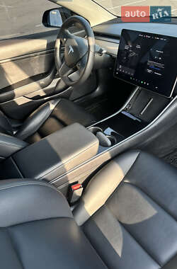 Седан Tesla Model 3 2020 в 