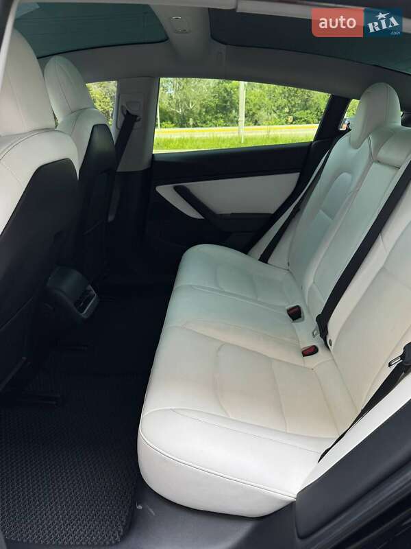 Седан Tesla Model 3 2019 в Киеве