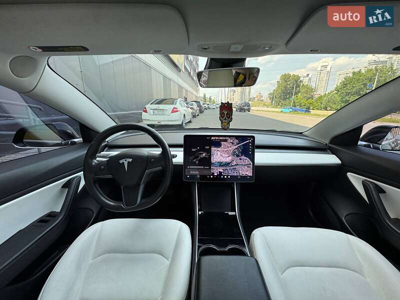 Седан Tesla Model 3 2019 в Киеве