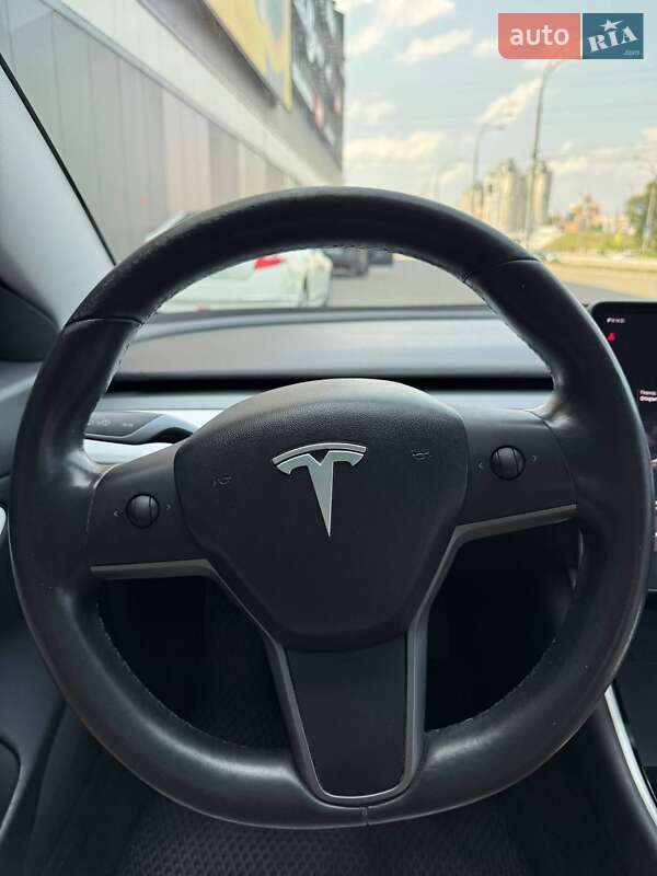 Седан Tesla Model 3 2019 в Киеве